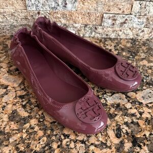 TORY BURCH Minnie Travel Ballet in Vintage eggplant,